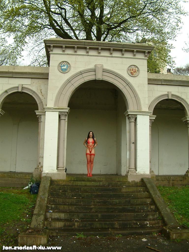 9P Goth public fetish of brunette Isis