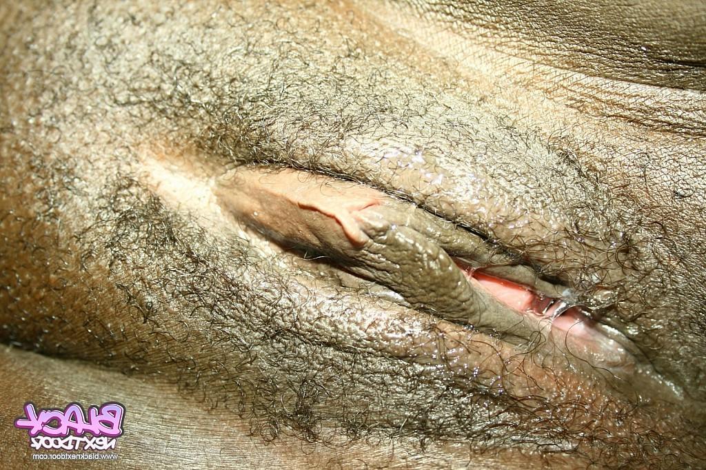 10P Sweet black pussy closeup pics