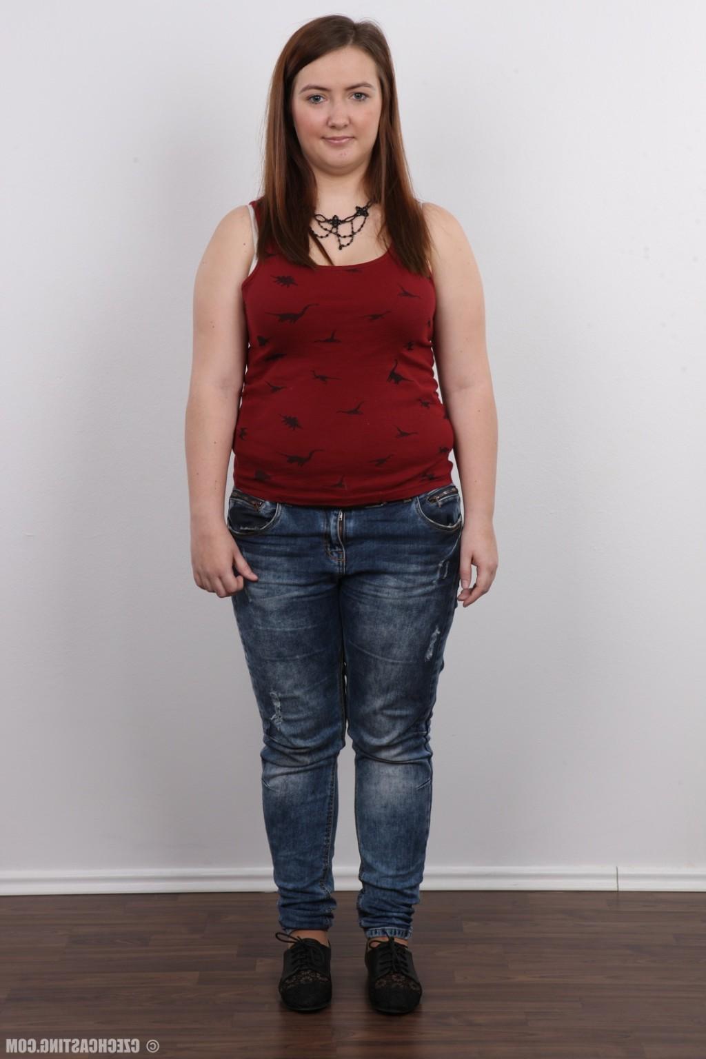 17P Chubby brunette poses nude