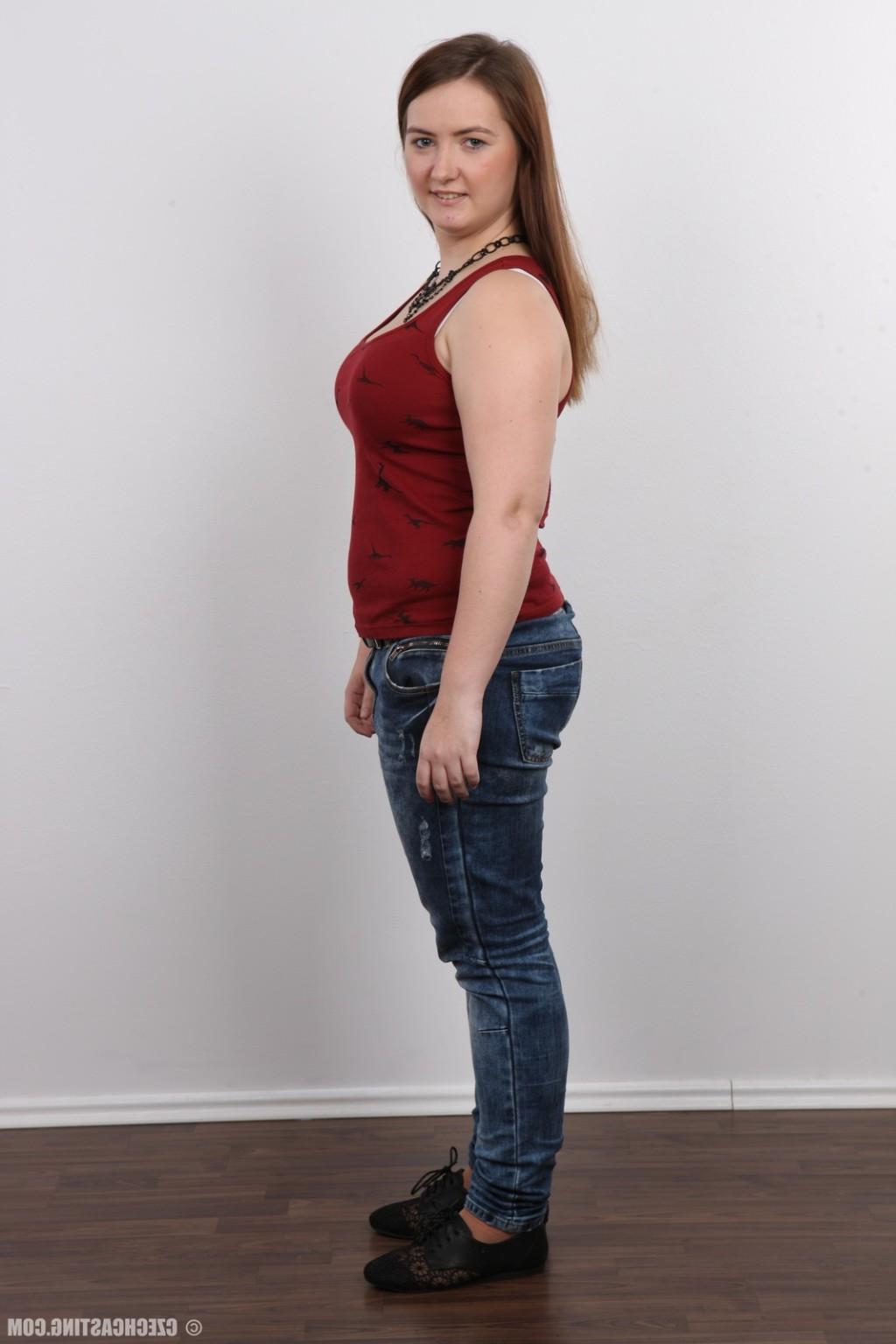 17P Chubby brunette poses nude
