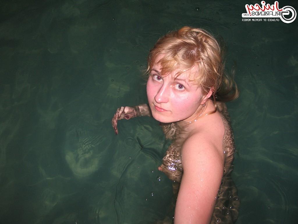 10P Playing in shower before swing party