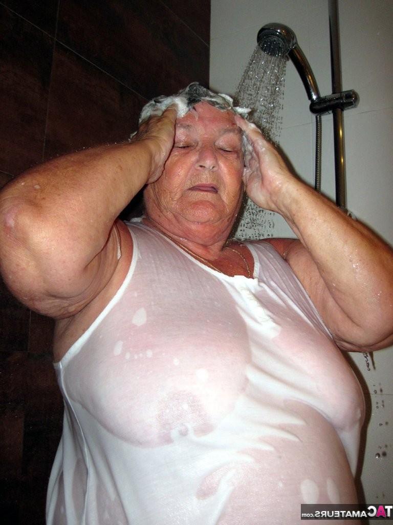 20P Shower time again for Grandma Libby