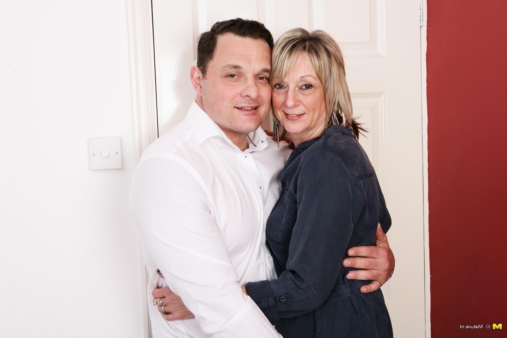16P Naughty British housewife fooling around with her lover