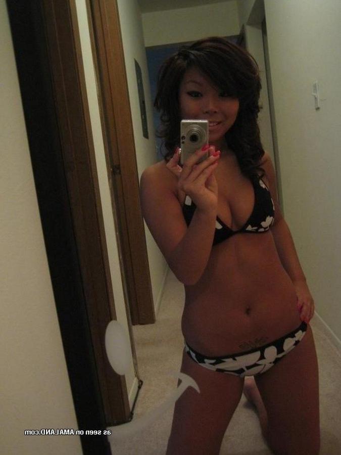 12P Selection of an amateur hottie selfshooting in her underwear