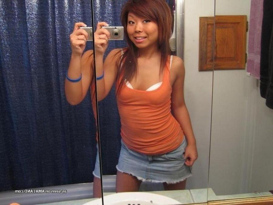 12P Selection of an amateur hottie selfshooting in her underwear
