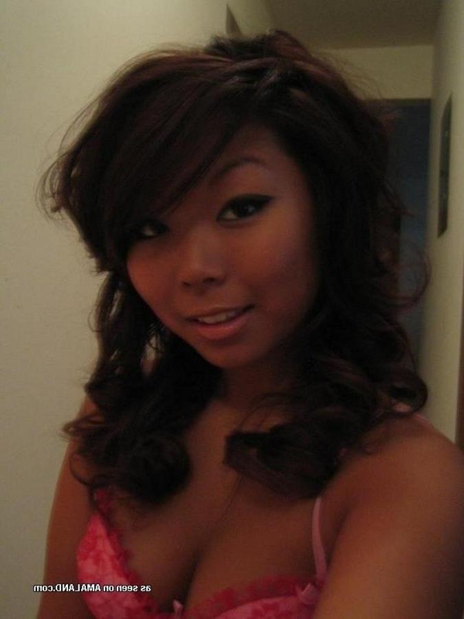 12P Selection of an amateur hottie selfshooting in her underwear