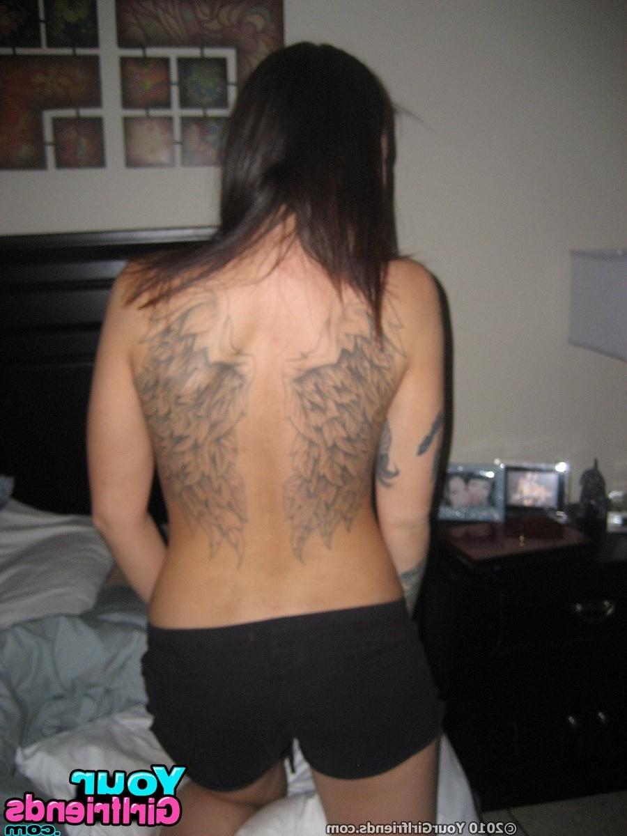 10P Hot gothy tattoo teen gets some candid nudes of herself posted on our site.
