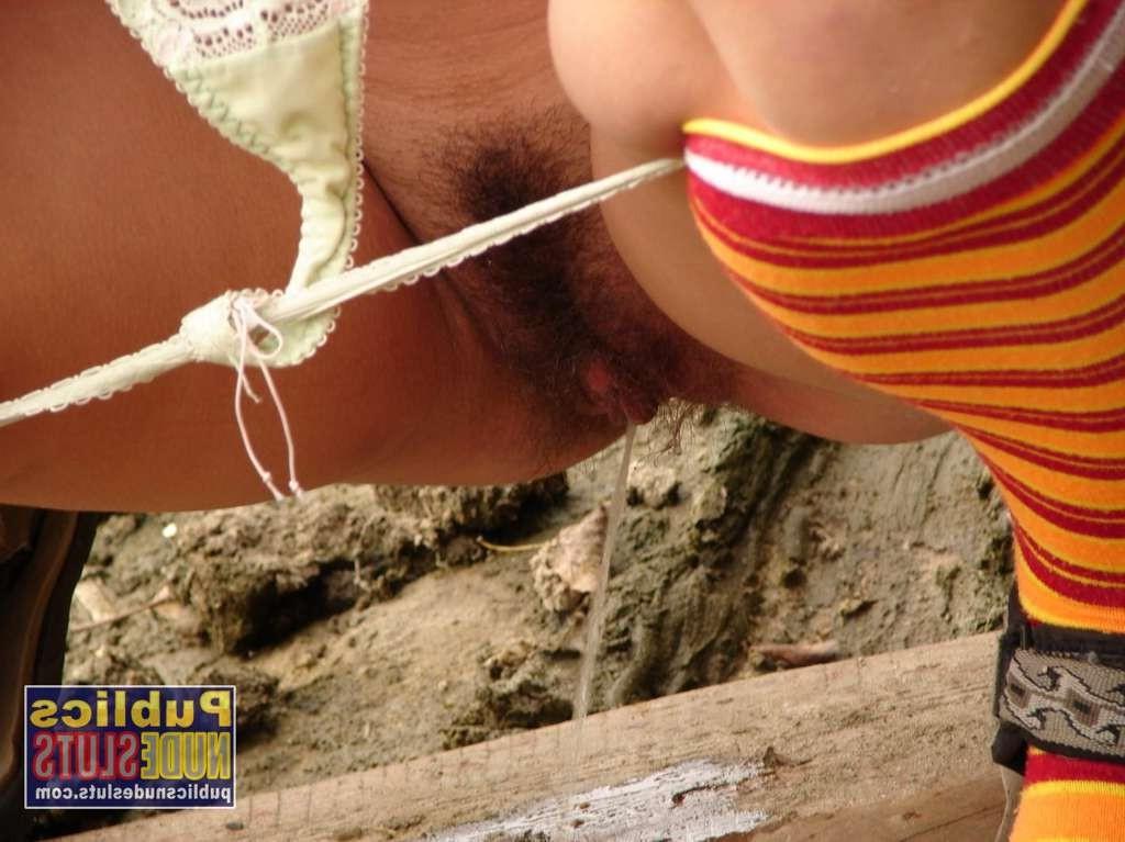 15P Bella loves pissing in public