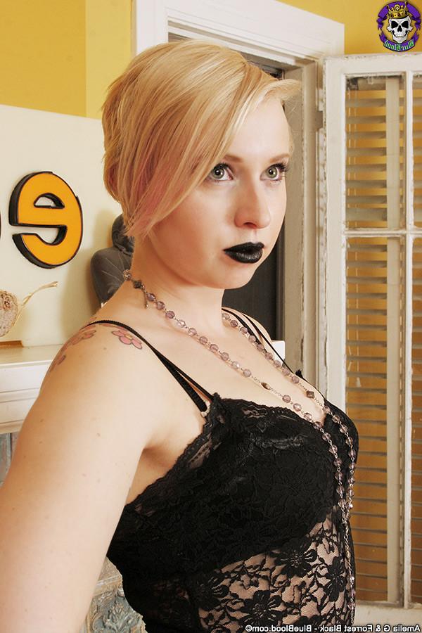 15P Tattooed Goth Girl Eidyia with Big Glass Toy