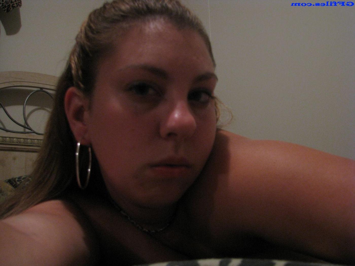 16P Amateur homemade girls selfshot cleavage