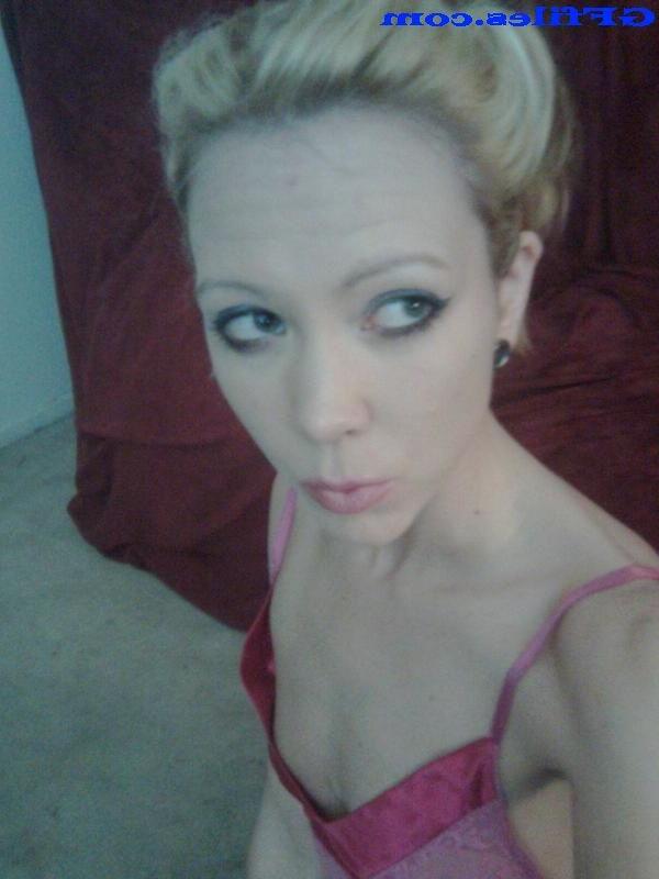 16P Amateur homemade girls selfshot cleavage