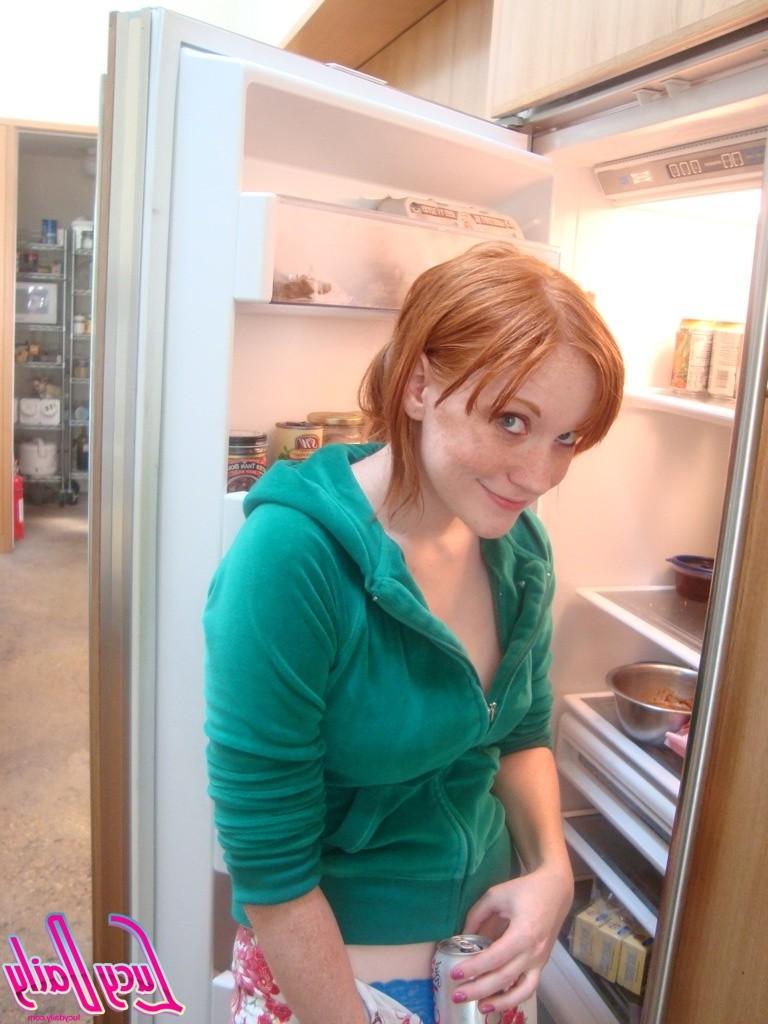 16P Amateur busty redhead flashing in kitchen
