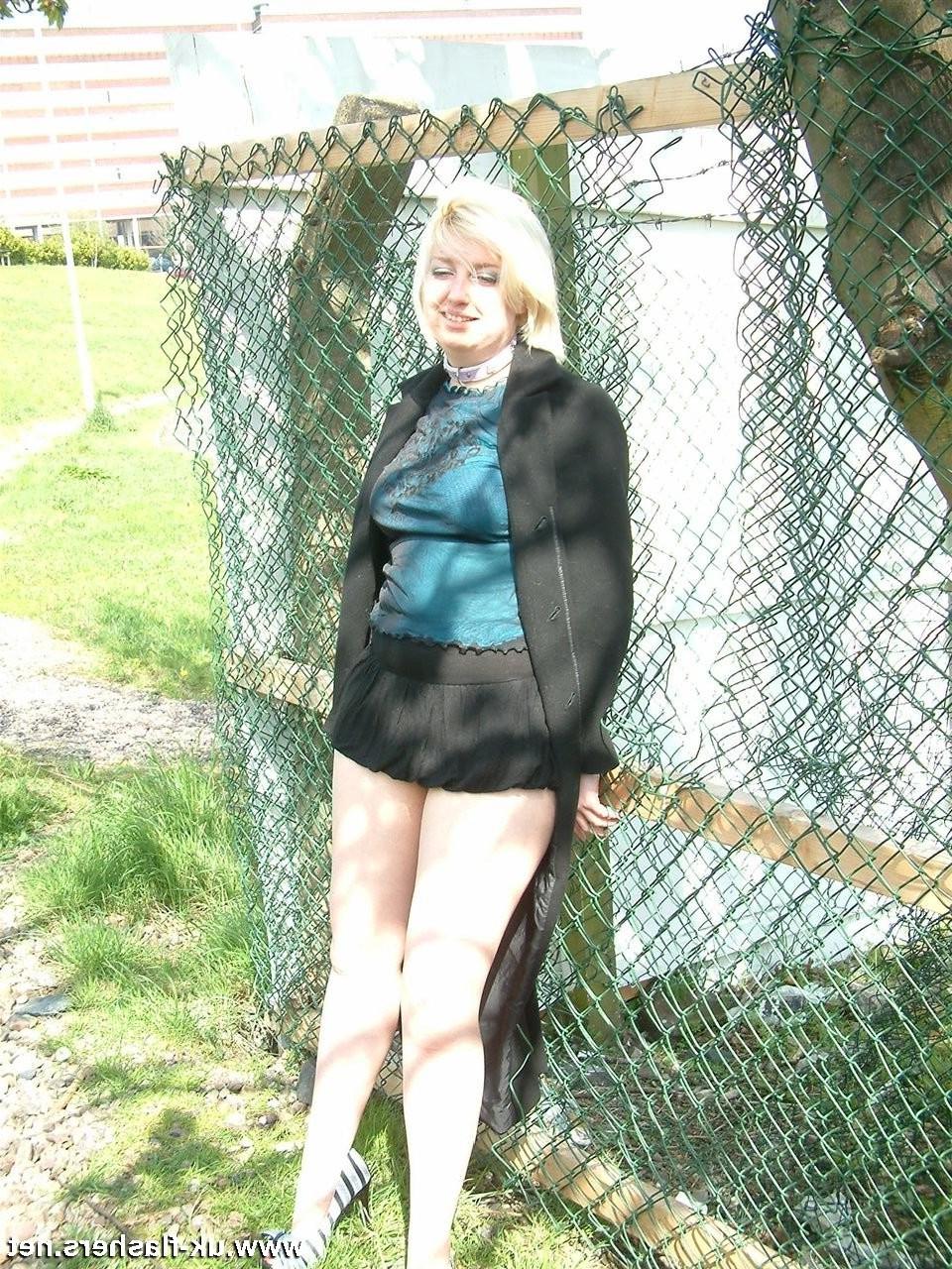 16P Amateur blonde exhibitionist Yanus goes for a walk in her local 