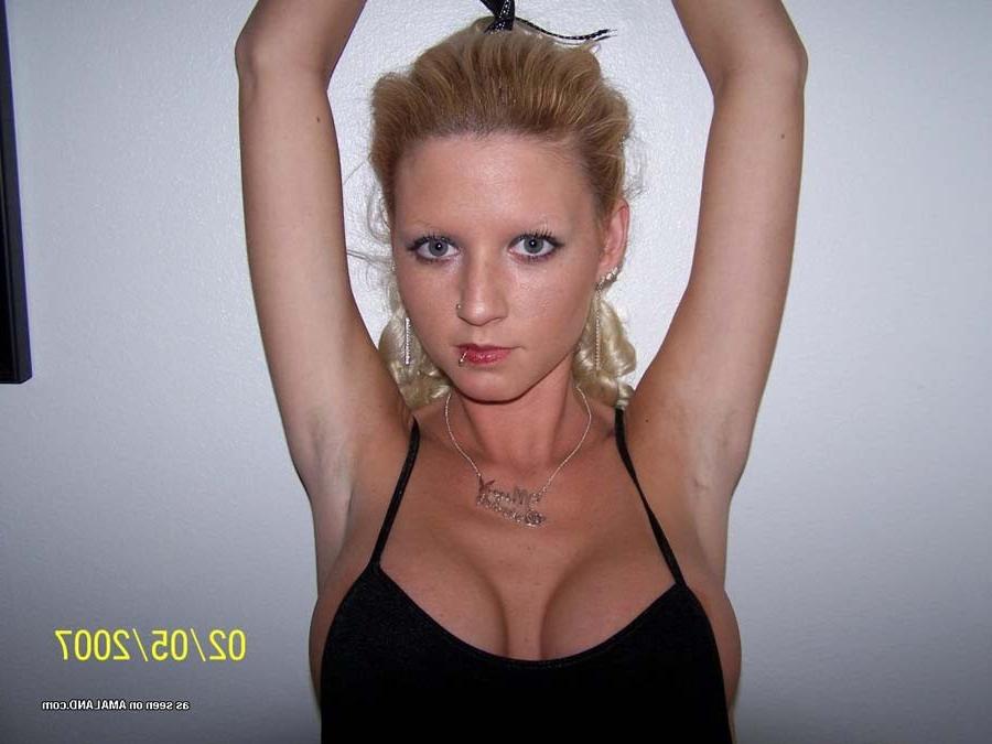 10P Picture set of a sexy blonde GF with large knockers