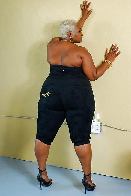 18P Short Gold Hair Chocolate Mama