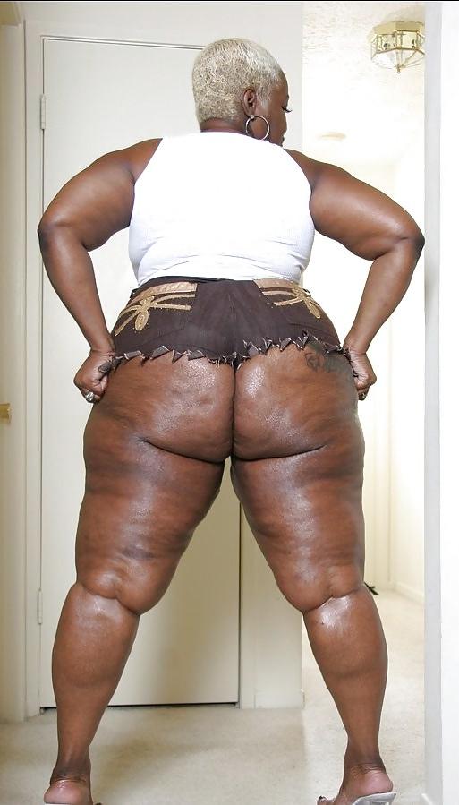 18P Short Gold Hair Chocolate Mama