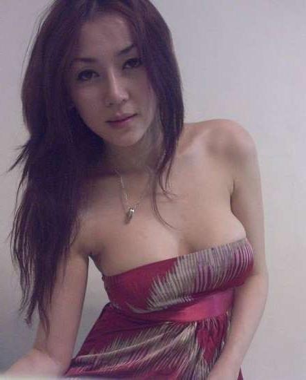 15P Asian teen girlfriends posing for the camera