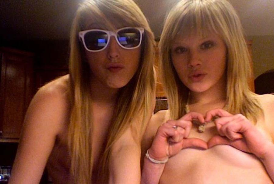 10P Photos of lesbo gfs naked in the kitchen