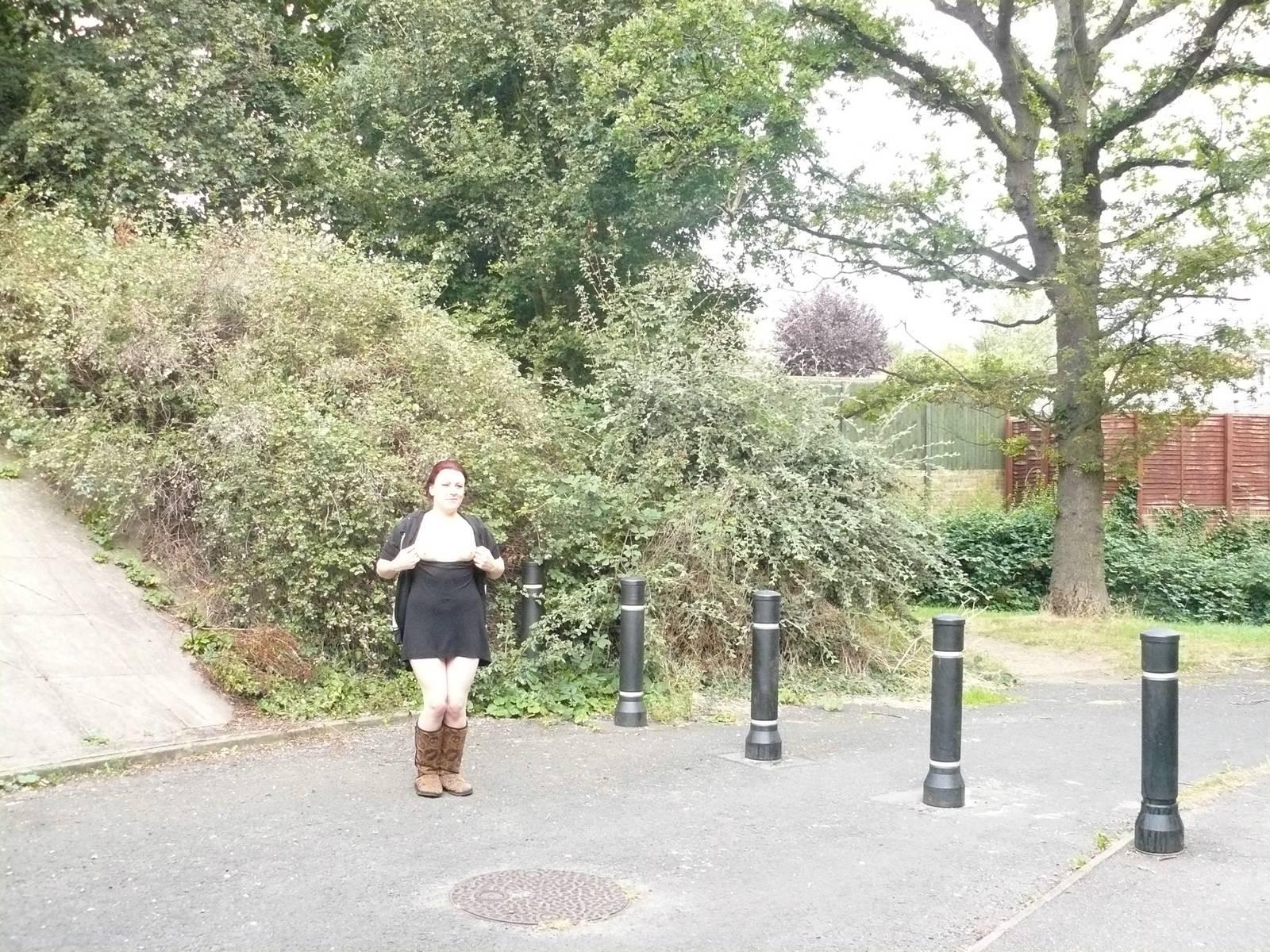 16P Cute amateur gothic MiLF Isabel is a true exhibitionist as she 