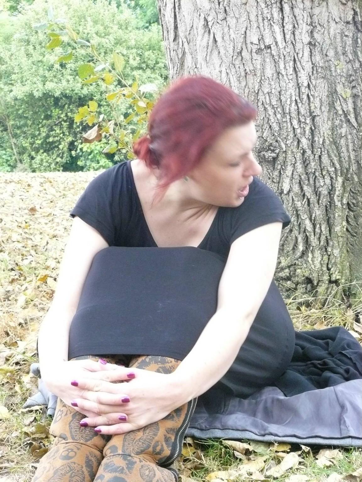 16P Cute amateur gothic MiLF Isabel is a true exhibitionist as she 