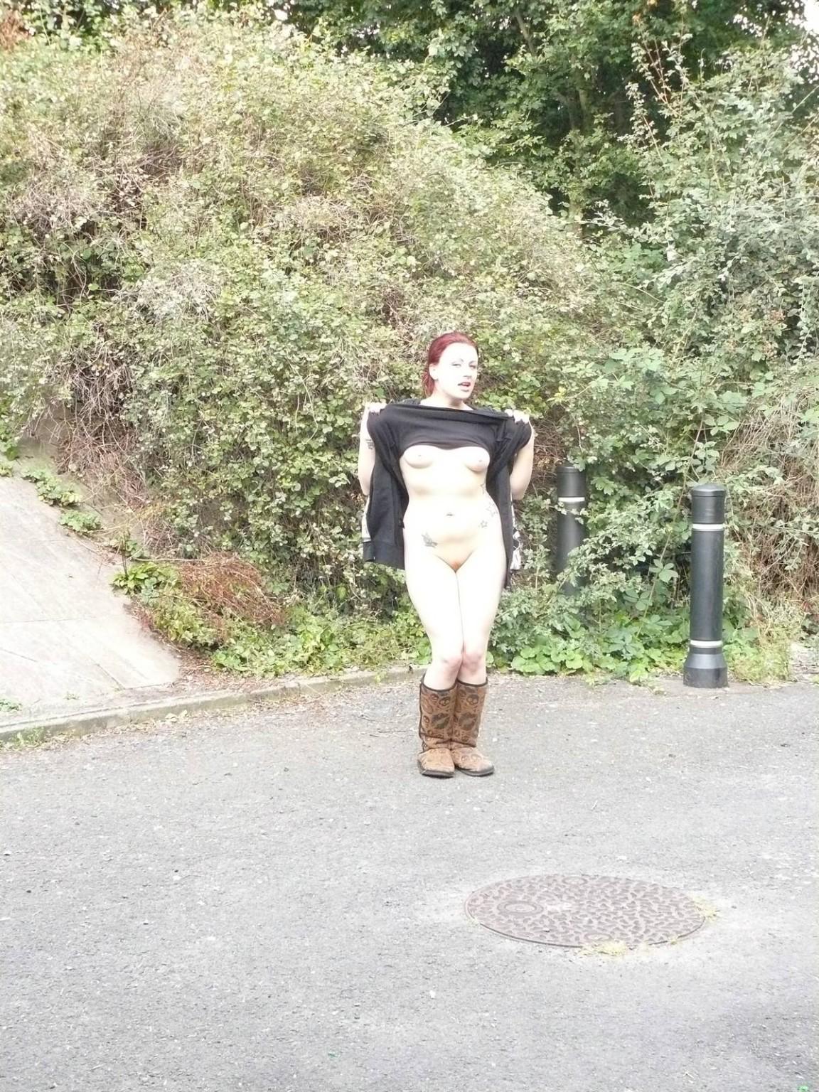 16P Cute amateur gothic MiLF Isabel is a true exhibitionist as she 