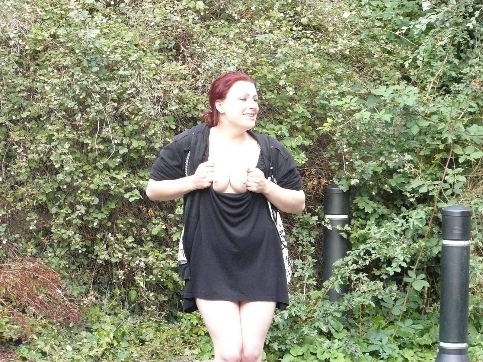 16P Cute amateur gothic MiLF Isabel is a true exhibitionist as she 