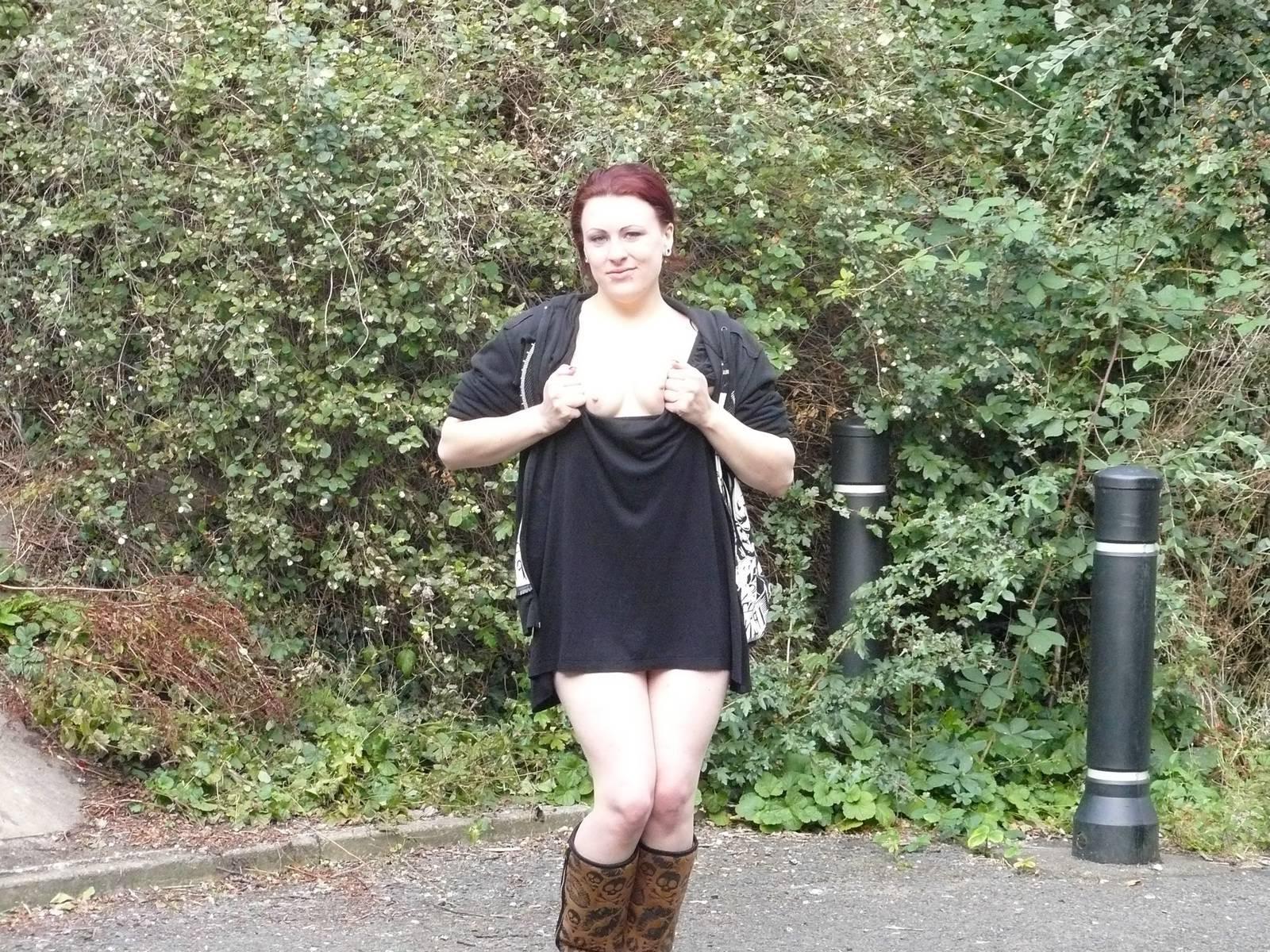 16P Cute amateur gothic MiLF Isabel is a true exhibitionist as she 
