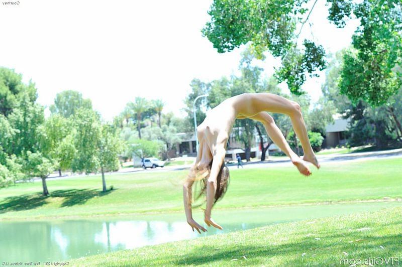 15P Flexible blonde does naked tricks in a public park