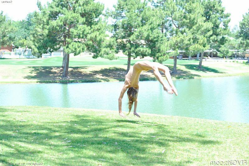 15P Flexible blonde does naked tricks in a public park