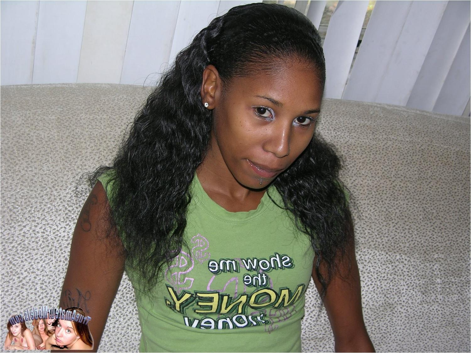 10P Amateur Black Babe Spreading Nude