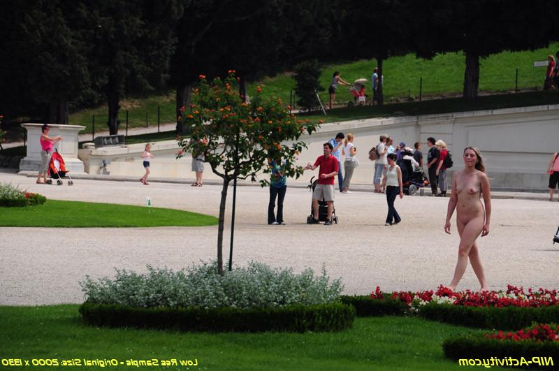 15P Naked teen walking outdoors in public