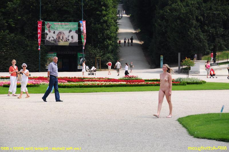 15P Naked teen walking outdoors in public