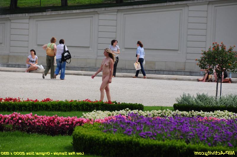 15P Naked teen walking outdoors in public