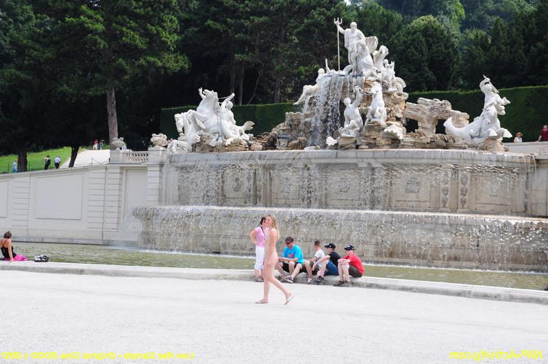 15P Naked teen walking outdoors in public