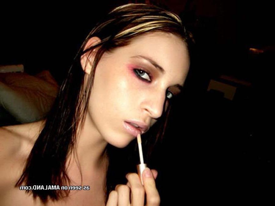 10P Nice and hot selfpics of an amateur Gothic babe
