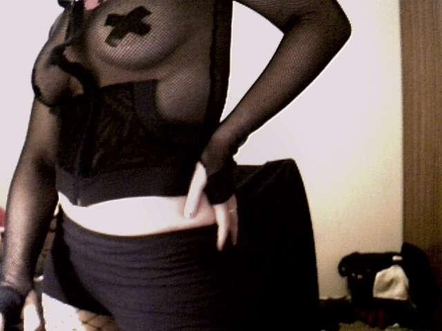 10P Goth chick stripping on webcam