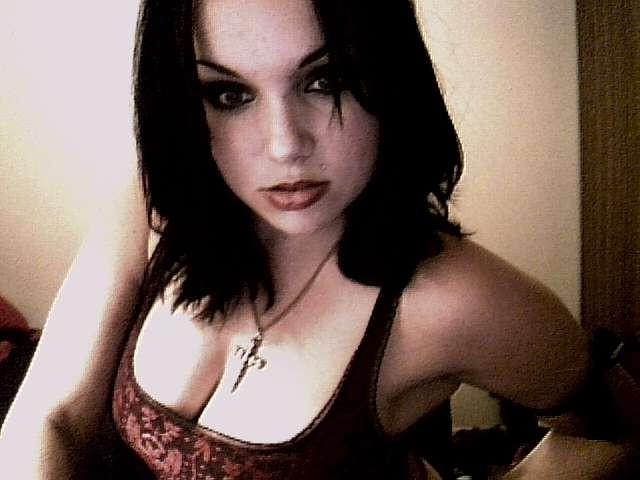 10P Goth chick stripping on webcam