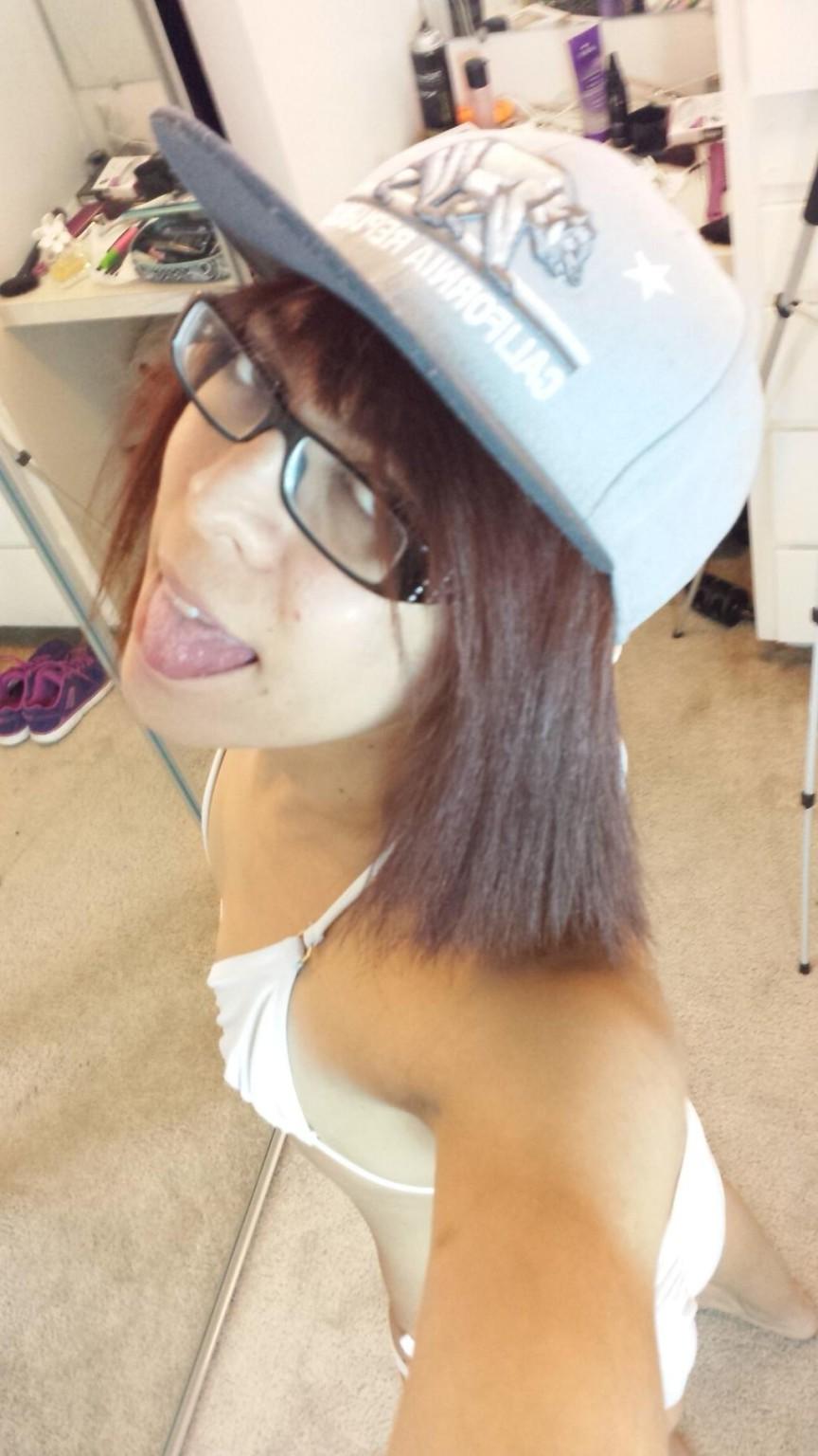 11P Cute tomboy shemale in random shots including nude cooking, pissing like a girl 