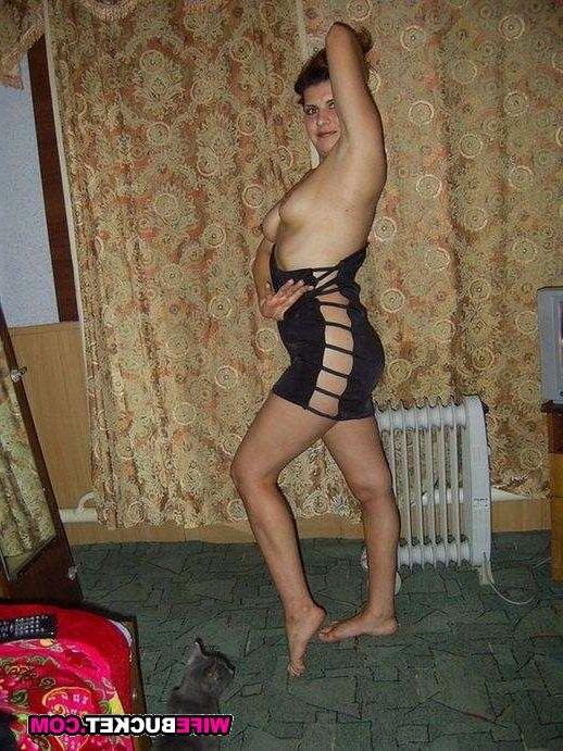 16P Fucking amateur MILFs