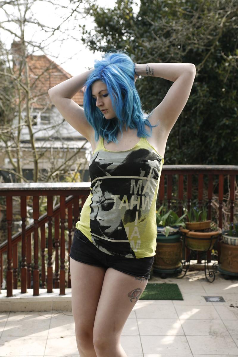 16P EmmaJ strips off on her patio and shows off her great tits