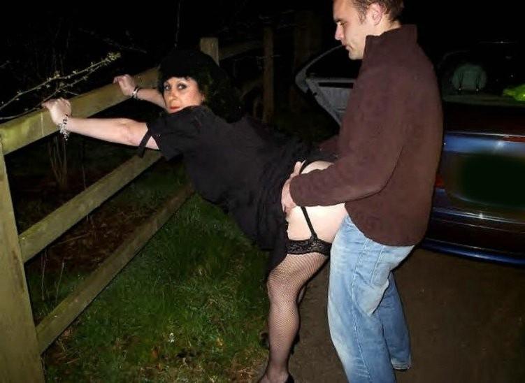 15P British wife fucking after dark in dogging action