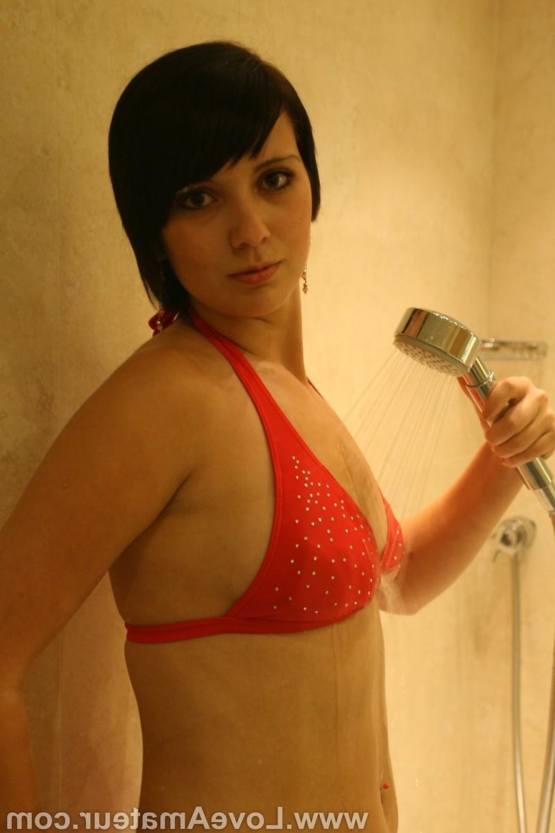 16P Shy Kelly in the shower