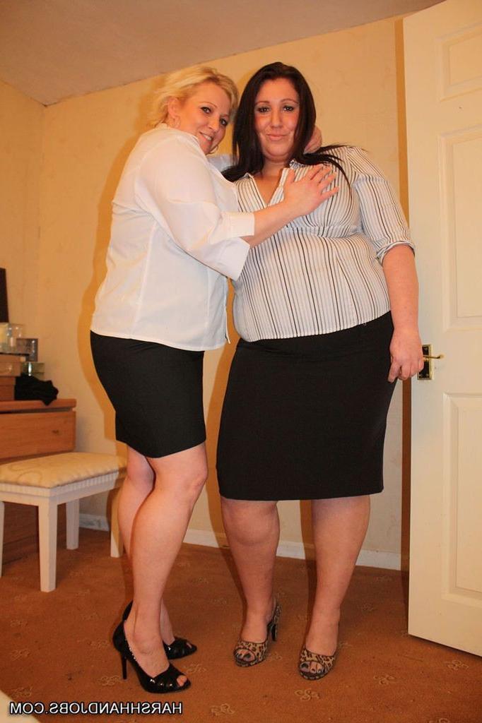 16P Naughty double handjob from two british sluts