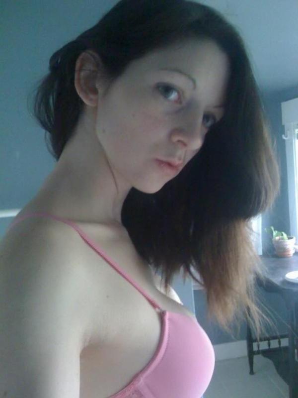 14P Amateur chick flaunts sexy body in leaked revenge pics
