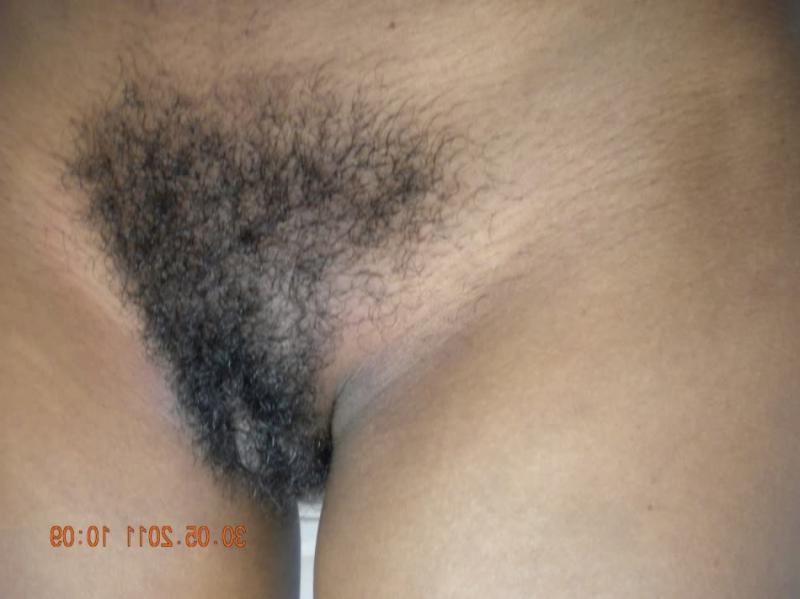 15P Amateur black girl showing off her pussy