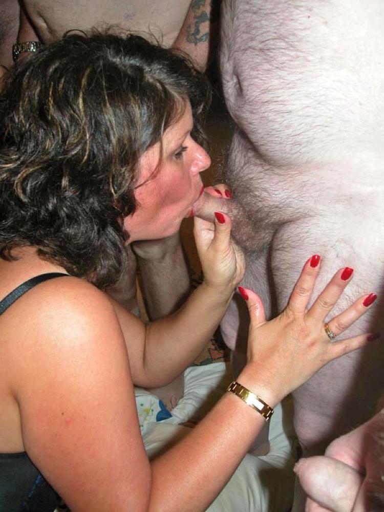 20P British Big Boobed Amateur Porn Queen