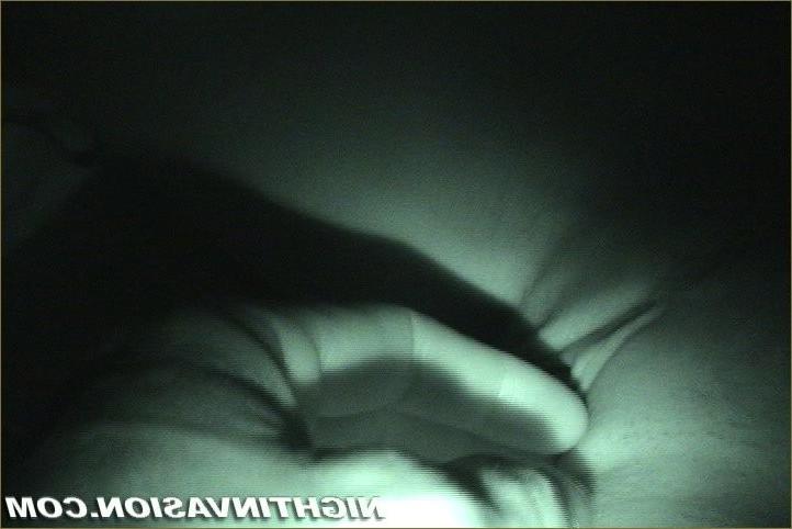 15P Photos de voyeur d'une superbe fille blonde se faisant baiser pendant son sommeil