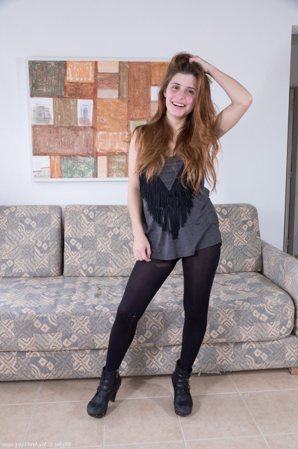 16P Skyler strips naked on her sofa to show body off
