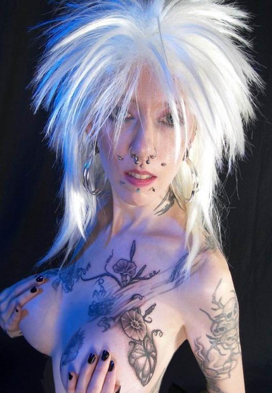 15P Extreme tattoo and piercing