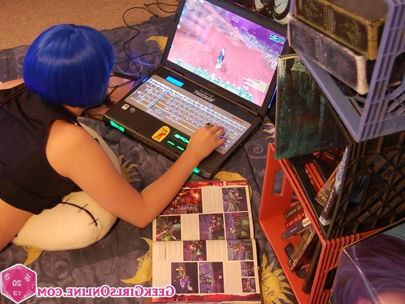15P Hot nerdy geek girl